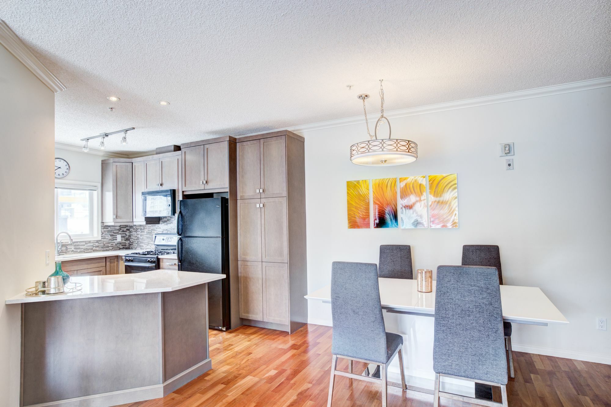 Suite Digs - Genesis YYC Eksteriør bilde