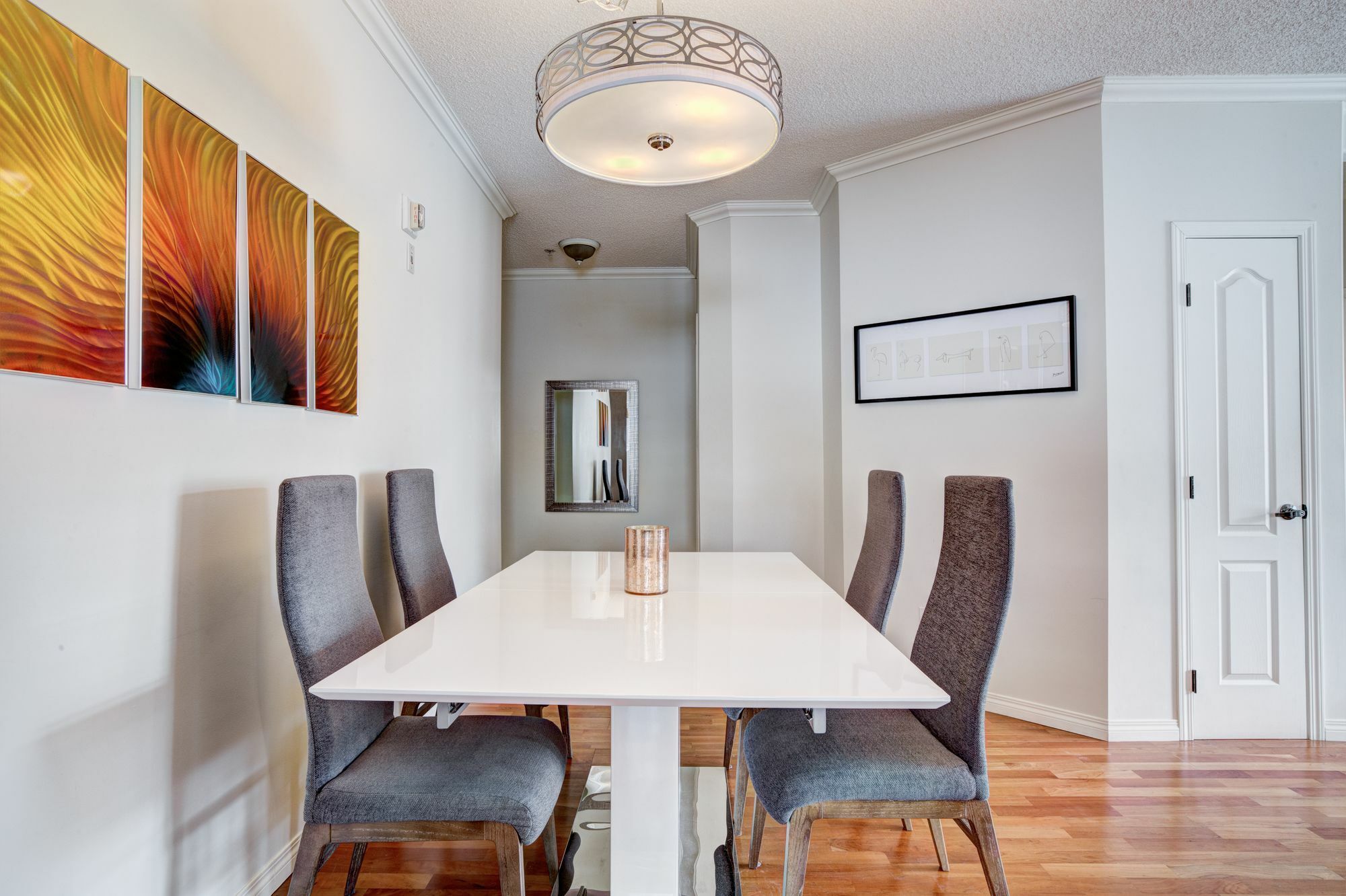 Suite Digs - Genesis YYC Eksteriør bilde